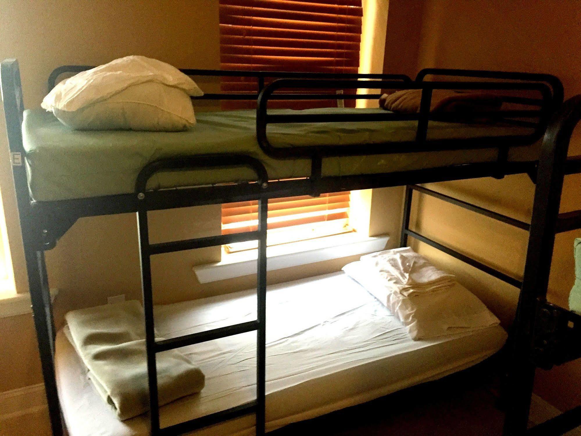 Dc International Hostel 2 Вашингтон Экстерьер фото